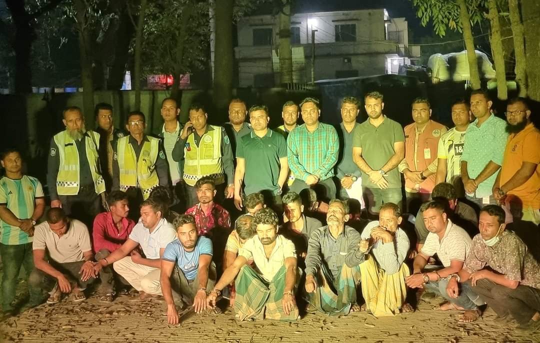 নরসিংদীতে মাদক বিরোধী অভিযান পরিচালনায় ১৮ জন মদ্যপ আটক