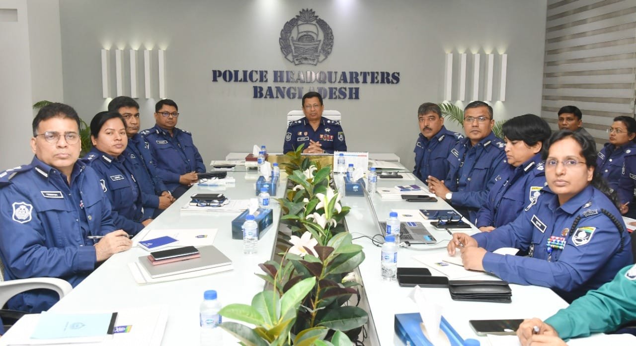 থানায় আগত সেবা প্রত্যাশীদের যথাযথ আইনি সহায়তা প্রদান করুন : আইজিপি