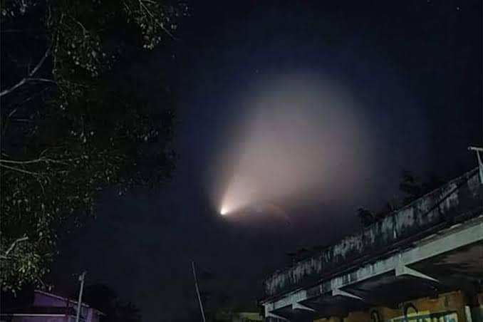 বাংলাদেশের খুলনা অঞ্চল ও পশ্চিমবঙ্গের আকাশে হঠাৎ জ্বলে ওঠা রহস্যময় আলো আসলে কিসের